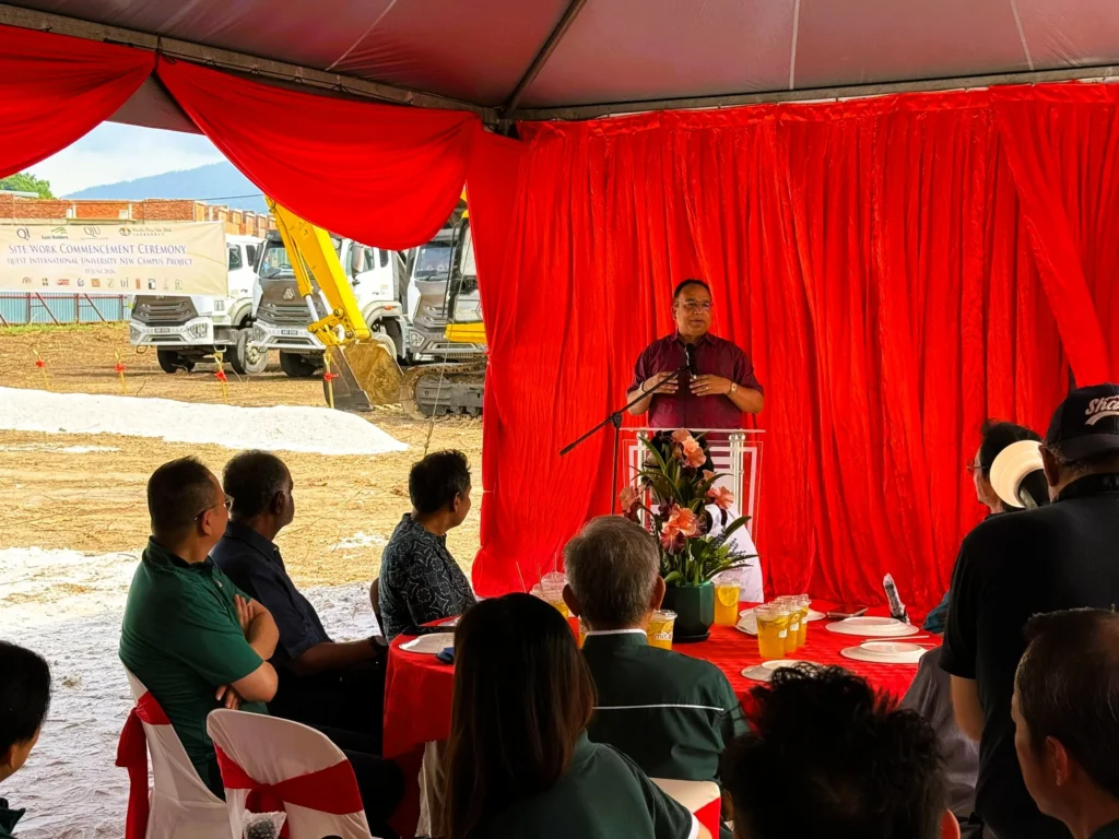 Kuna Senathirajah, Group Managing Director, QI Group, addresses guests during the Site Work Commencement Ceremony for the QIU campus project.